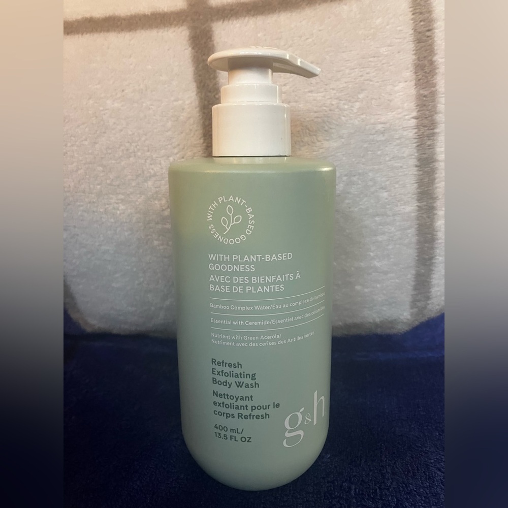 NWOT Exfoliating Body Wash